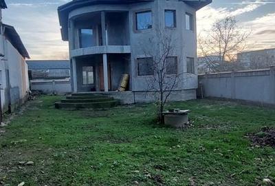 Casă cu 5 camere cu Teren 843 Mp în Dorobanți - 2
