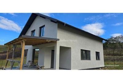 Casă cu 4 camere în Ipotești - 2