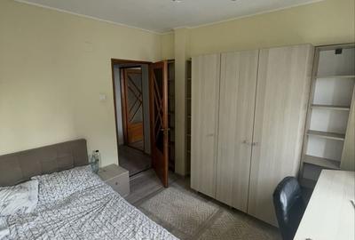 Apartament cu 4 camere decomandat în Central