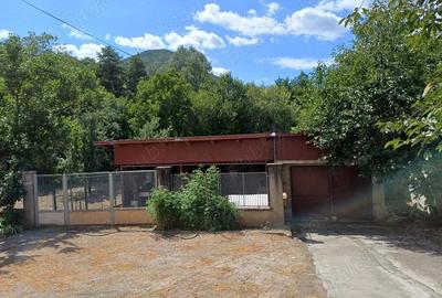 Casă cu 6 camere în Central