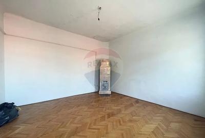 Casă cu 3 camere cu Teren 140 Mp în Central - 17