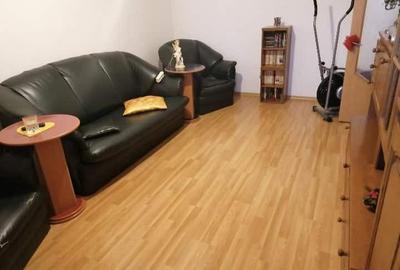 Apartament cu 2 camere decomandat în CET - 1