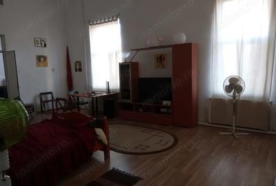 Casă cu 6 camere cu Teren 629 Mp în Tineretului - 7