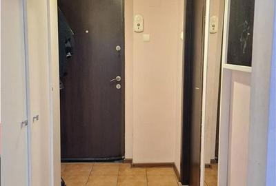 Apartament cu 3 camere semidecomandat în Central - 1