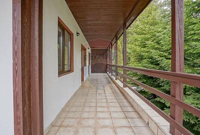 Casă cu 6 camere cu Teren 608 Mp în Central - 38