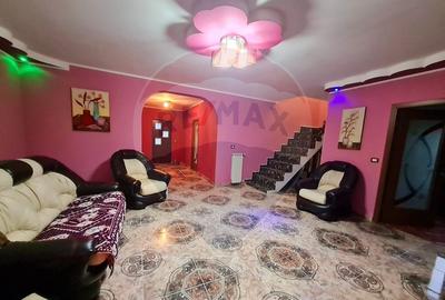 Casa cu 6 camere de vanzare in zona de munte - 2