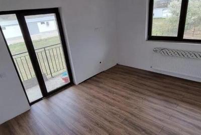 Casă cu 4 camere cu Teren 350 Mp în Central