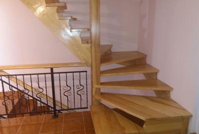 Casă cu 4 camere în Central - 2