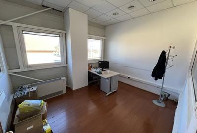 Caransebes  - Spatiu comercial - pretabil birouri/showroom - 10 locuri parca - 10