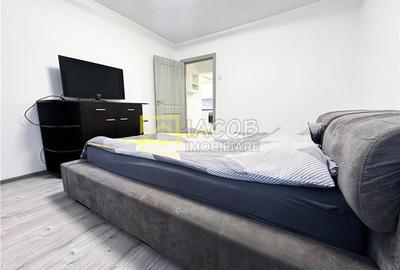Apartament cu 3 camere semidecomandat în 9 Mai - 10