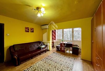 Apartament cu 3 camere semidecomandat, mobilat în Aradului