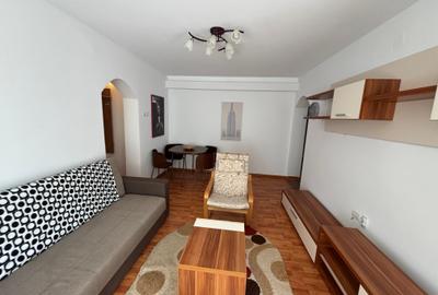 Apartament cu 3 camere semidecomandat, mobilat în Pajura