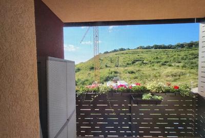 Apartament cu 3 camere semidecomandat în Central - 1