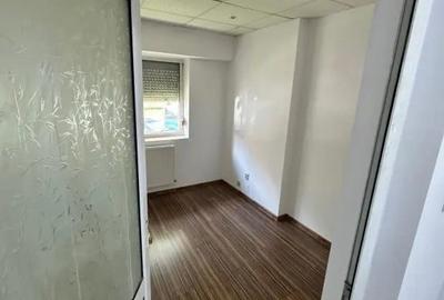 Spațiu comercial, de 50 mp, în Central - 7