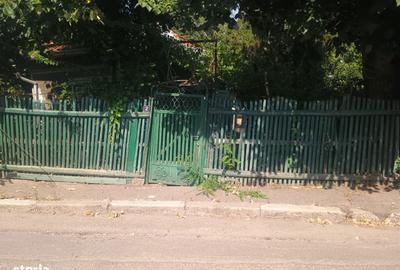 Casă cu 3 camere cu Teren 379 Mp în Central - 2