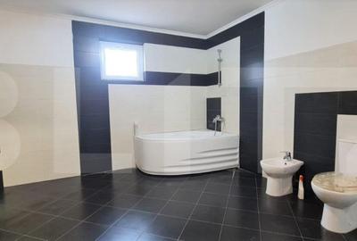 Casă cu 5 camere cu Garaj în Central - 15