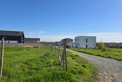 Teren Construcții intravilan de 450 mp, în Lazu - 3