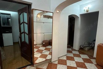 Vand casa cu garaj Piata Mare - 2