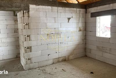 Casă cu 5 camere cu Teren 760 Mp în Târgu Trotuș - 1