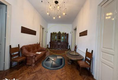 Casă cu 8 camere cu Teren 400 Mp în Central - 2