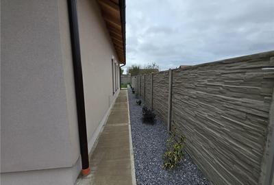 Duplex separat prin baie -  complet mobilata - toate utilitatile. - 2