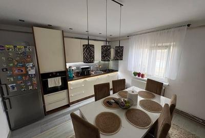 Apartament cu 3 camere decomandat în Central - 2