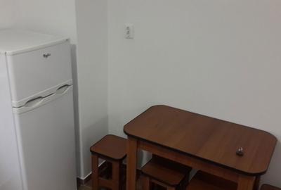 Garsonieră decomandată în Poarta 6 - 12