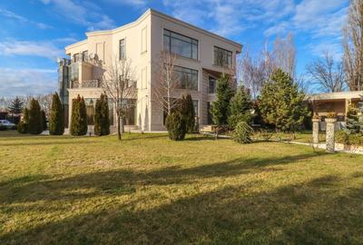 Casă individuală cu 11 camere cu Teren 2613 Mp în Tei - 1