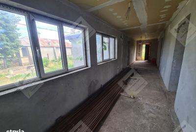 Casă cu 4 camere decomandat în Garoafa - 15