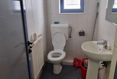 Spațiu comercial, de 60 mp, în Central - 8