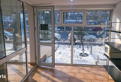 Spațiu comercial, de 44 mp, în Micro 14 - 19