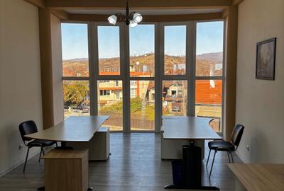Spațiu comercial, de 25 mp, în Central - 3