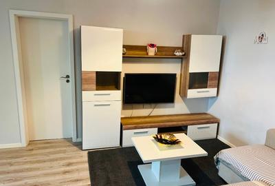 Inchiriez apartament 3 camere Complex Metropolitan - 1