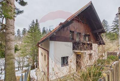 Casă cu 6 camere cu Teren 400.7200012207 Mp în Cioplea