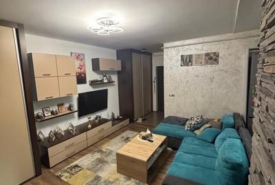 Apartament cu 3 camere, gradina, 2 parcari, zona Stejarului
