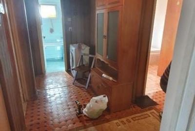 Apartament cu 3 camere decomandat în Km 4 - 4