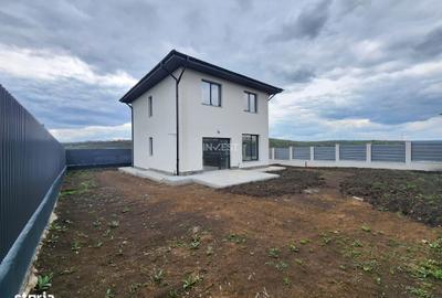 Casă cu 4 camere în Cornești