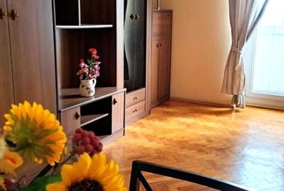 Apartament cu 2 camere decomandat, mobilat în Capitale - 1