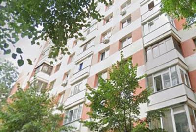 Apartament cu 3 camere decomandat în Teiul Doamnei