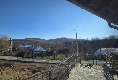 Casă cu 3 camere cu Teren 1890 Mp în Central - 1