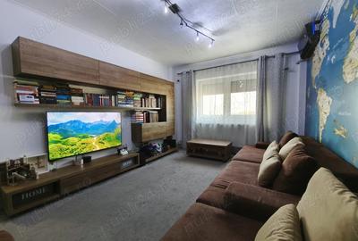 Apartament 3 camere de vanzare, zona Miorita - 1