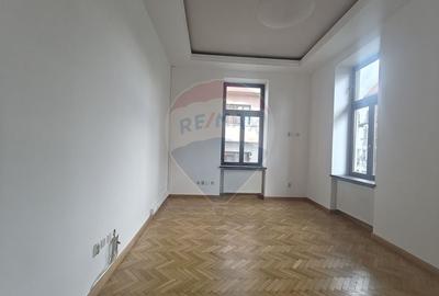 Birou, 59 mp în Ultracentral