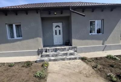 Casa noua in sat Tabarasti 10km de Buzau teren 550mp toate utilitatile Pret: 60.000 - 5