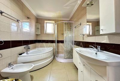 Casă cu 4 camere cu Teren 810 Mp în Central - 4