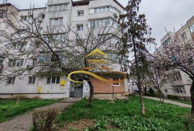 Apartament de vânzare - 2 camere decomandate, etaj intermediar, - 2