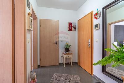 Apartament cu 2 camere decomandat, mobilat în Tractorul - 3