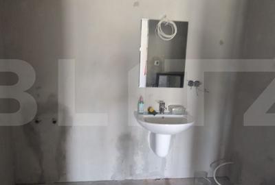 Casă cu 5 camere decomandat cu Teren 1000 Mp în Vânători
