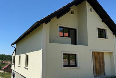 Casă cu 4 camere cu Teren 400 Mp în Slimnic - 18