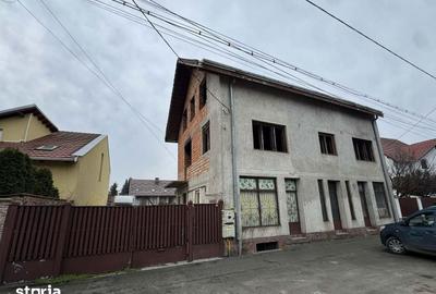 Casă cu 8 camere cu Teren 622 Mp în Titulescu - 1
