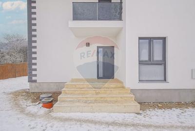 Casă cu 5 camere cu Teren 350 Mp în Bunloc - 2